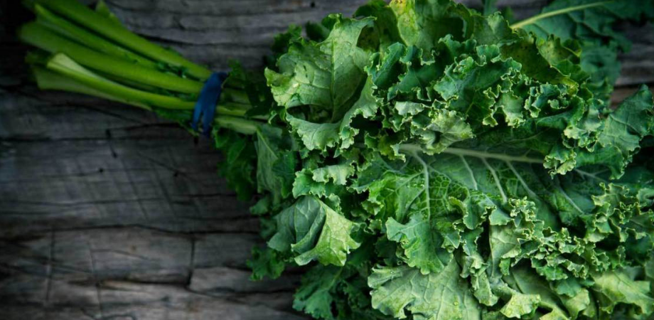 Ce nutrienti contine varza Kale?