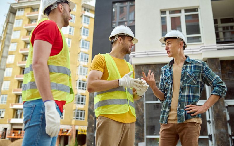 De ce să imporți forță de muncă străină în construcții