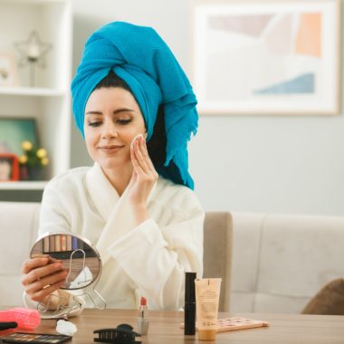 Ce produse de hidratare pentru ten sunt disponibile pe site-ul Synergy Therm și care sunt caracteristicile lor distincte?