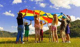 Top 10 activități practice și utile pentru joc și joacă